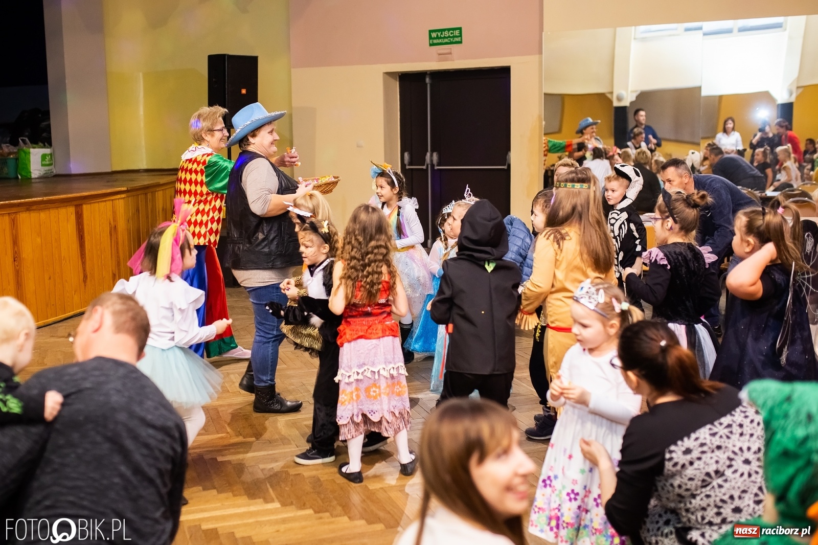 Zdjęcie w galerii na portalu naszraciborz.pl: Krzanowicki kolorowy Kinderball  wiadomości z regionu