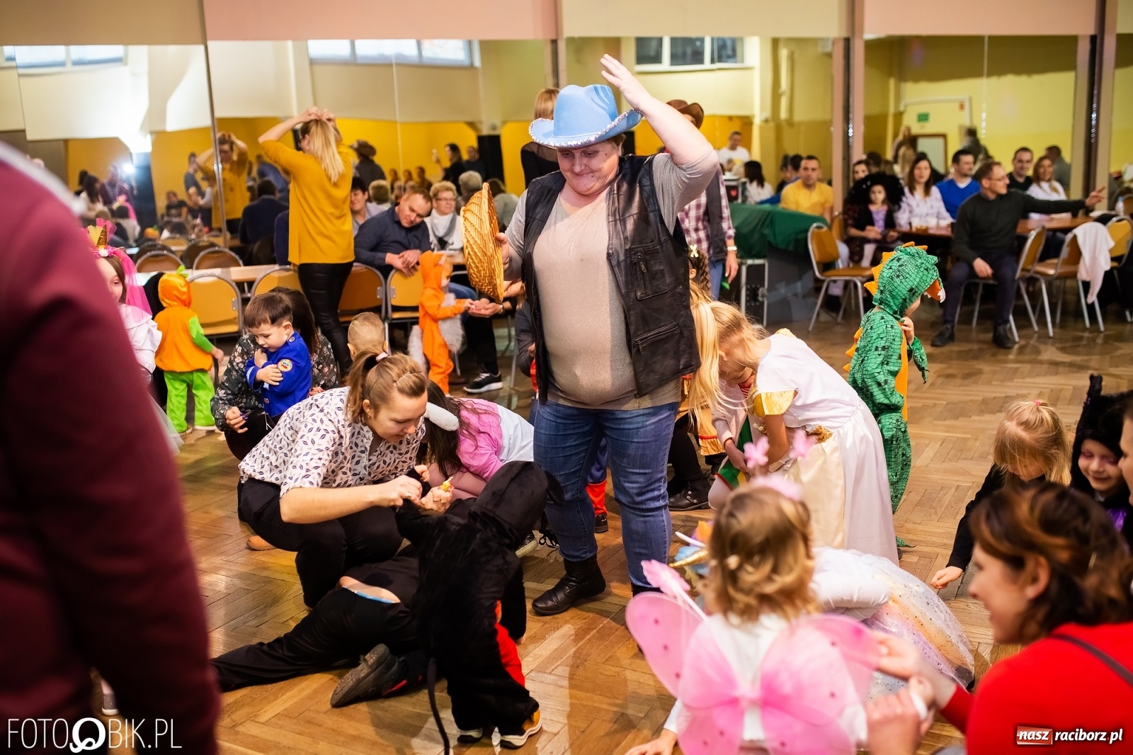 Zdjęcie w galerii na portalu naszraciborz.pl: Krzanowicki kolorowy Kinderball  wiadomości z regionu