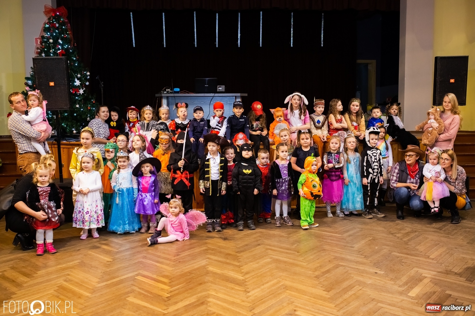 Zdjęcie w galerii na portalu naszraciborz.pl: Krzanowicki kolorowy Kinderball  wiadomości z regionu