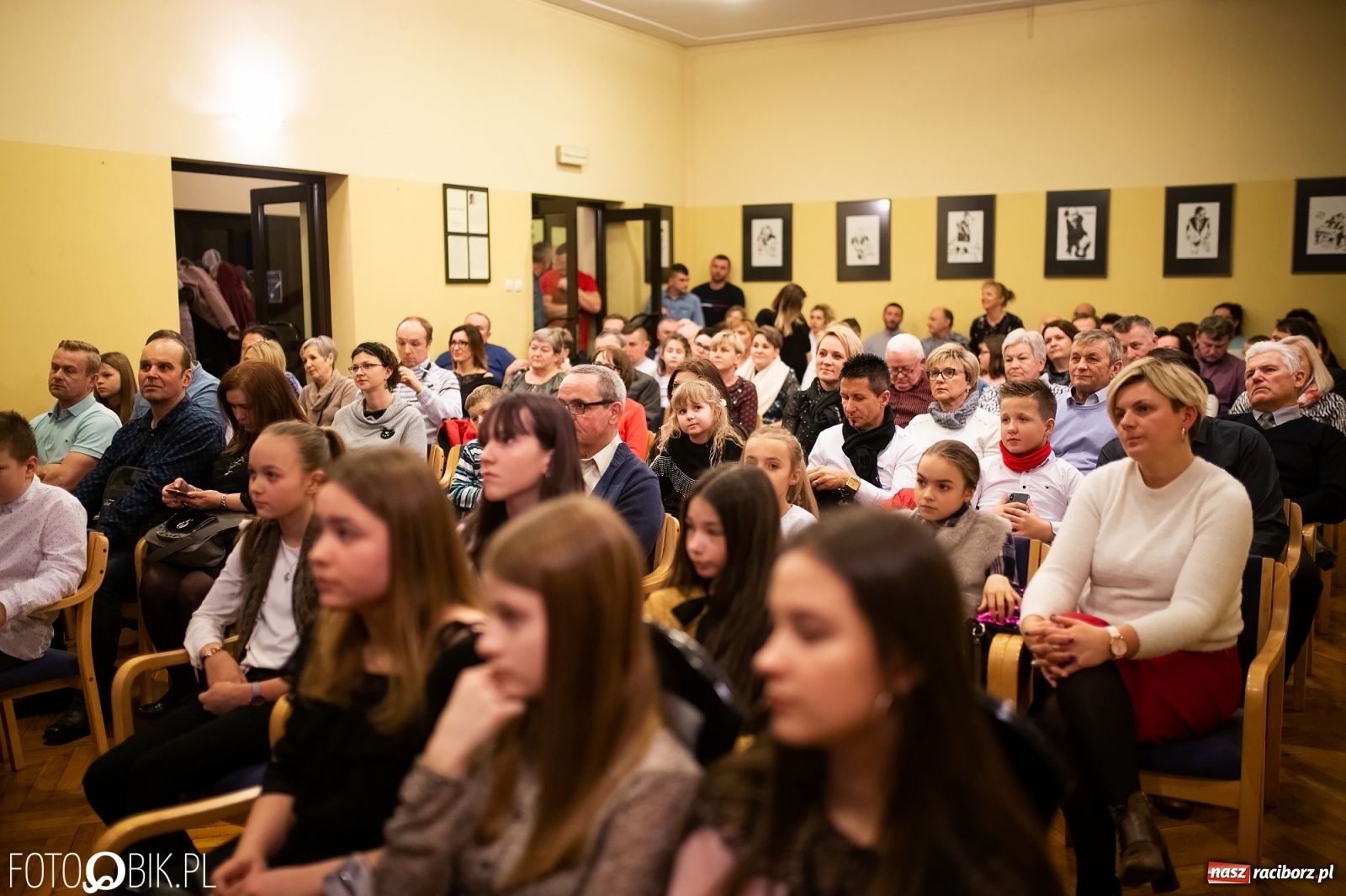 Zdjęcie w galerii na portalu naszraciborz.pl: Koncert Świąteczny wokalistów Studia Muzyki, Piosenki i Teatru ARS wiadomości z regionu