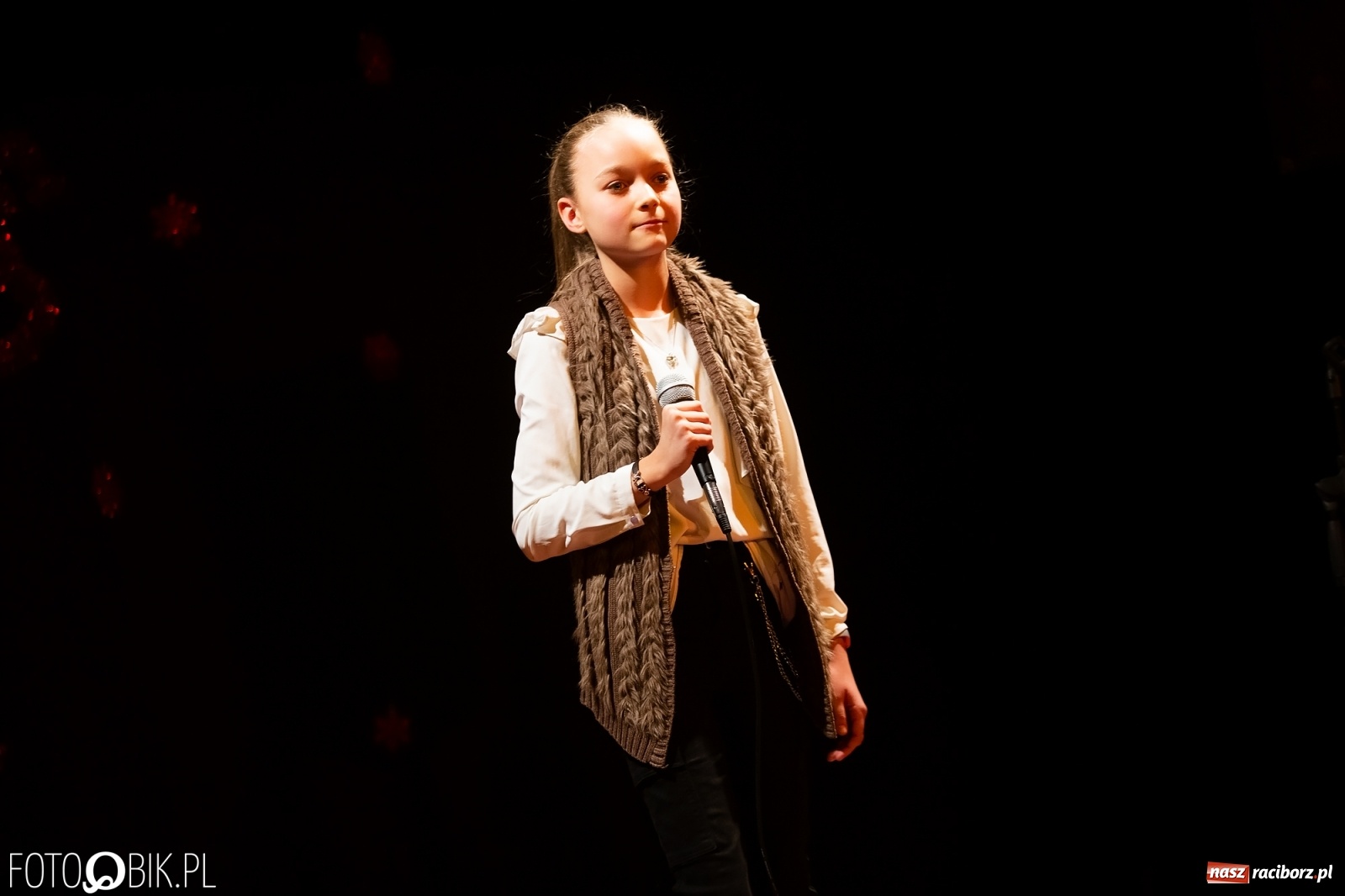 Zdjęcie w galerii na portalu naszraciborz.pl: Koncert Świąteczny wokalistów Studia Muzyki, Piosenki i Teatru ARS wiadomości z regionu