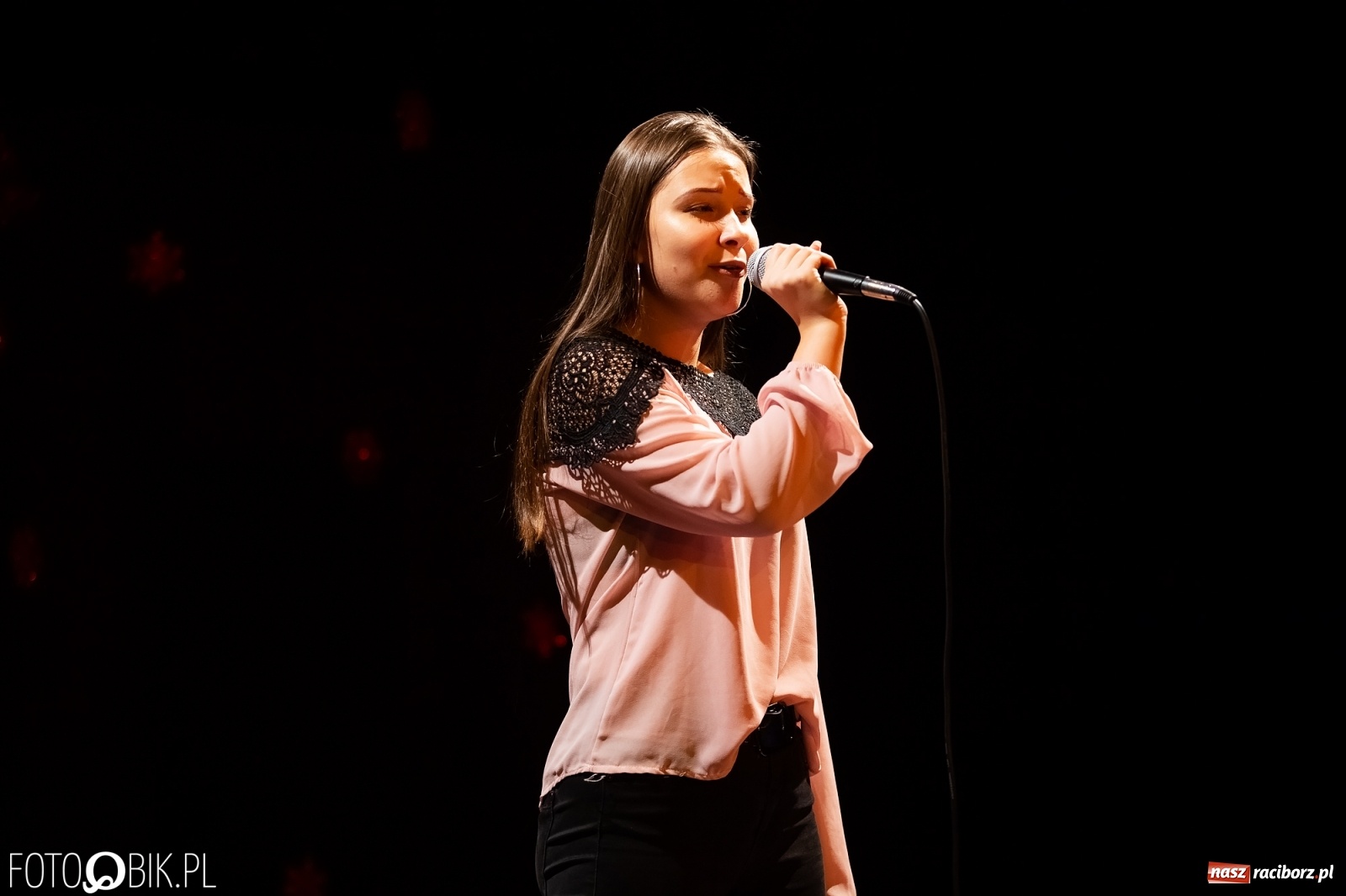 Zdjęcie w galerii na portalu naszraciborz.pl: Koncert Świąteczny wokalistów Studia Muzyki, Piosenki i Teatru ARS wiadomości z regionu