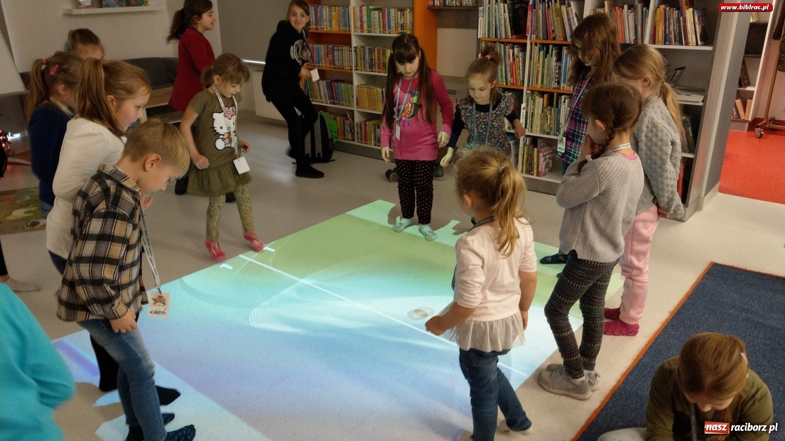 Zdjęcie w galerii na portalu naszraciborz.pl: Młodzi czytelnicy w podróży. Ferii z biblioteką ciąg dalszy wiadomości z regionu