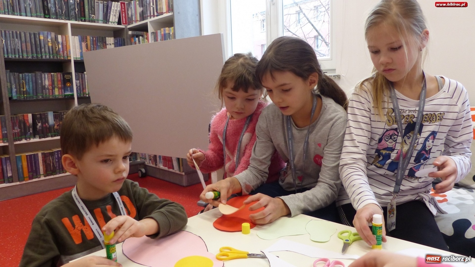 Zdjęcie w galerii na portalu naszraciborz.pl: Młodzi czytelnicy w podróży. Ferii z biblioteką ciąg dalszy wiadomości z regionu