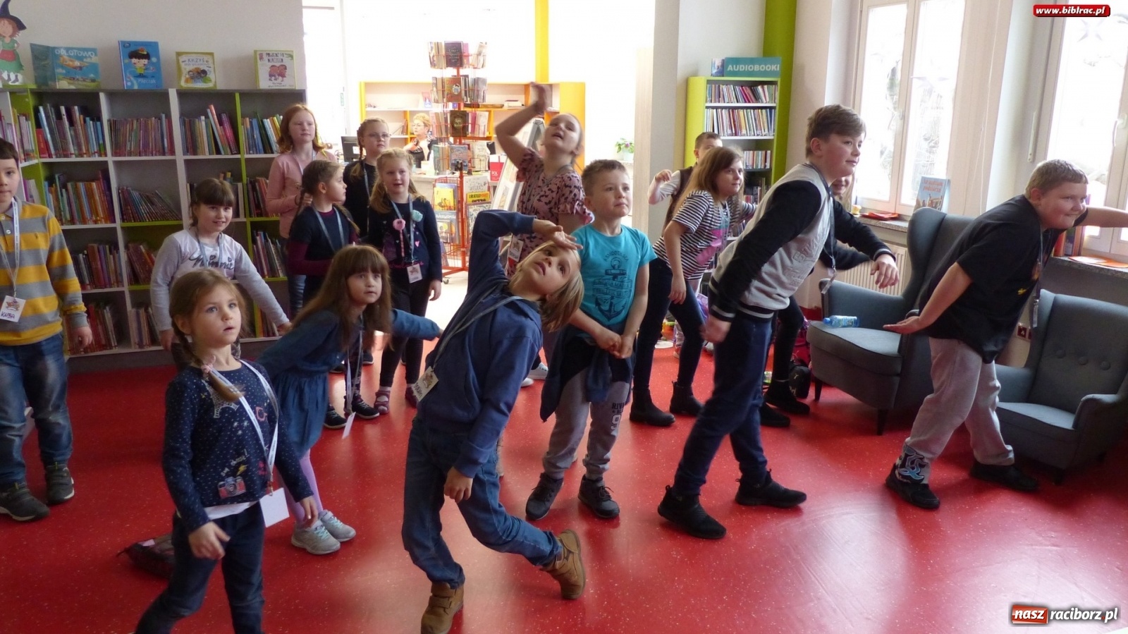 Zdjęcie w galerii na portalu naszraciborz.pl: Młodzi czytelnicy w podróży. Ferii z biblioteką ciąg dalszy wiadomości z regionu