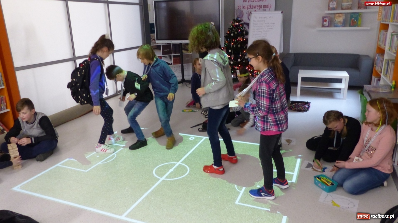Zdjęcie w galerii na portalu naszraciborz.pl: Młodzi czytelnicy w podróży. Ferii z biblioteką ciąg dalszy wiadomości z regionu