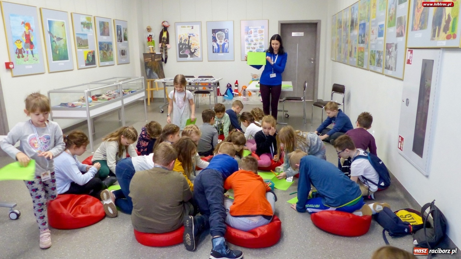 Zdjęcie w galerii na portalu naszraciborz.pl: Młodzi czytelnicy w podróży. Ferii z biblioteką ciąg dalszy wiadomości z regionu