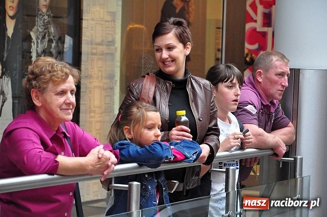 Zdjęcie w galerii na portalu naszraciborz.pl: Natalia Lesz w Raciborzu wiadomości z regionu