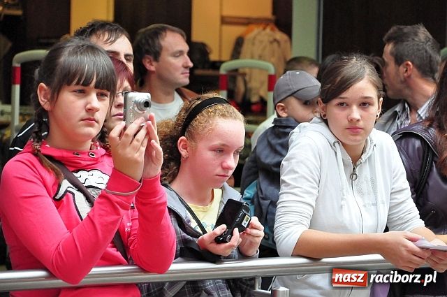 Zdjęcie w galerii na portalu naszraciborz.pl: Natalia Lesz w Raciborzu wiadomości z regionu