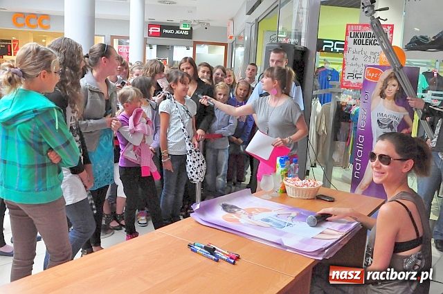 Zdjęcie w galerii na portalu naszraciborz.pl: Natalia Lesz w Raciborzu wiadomości z regionu