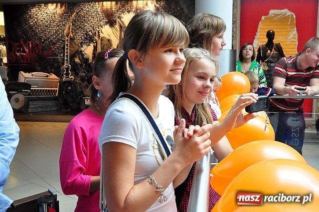 Zdjęcie w galerii na portalu naszraciborz.pl: Natalia Lesz w Raciborzu wiadomości z regionu