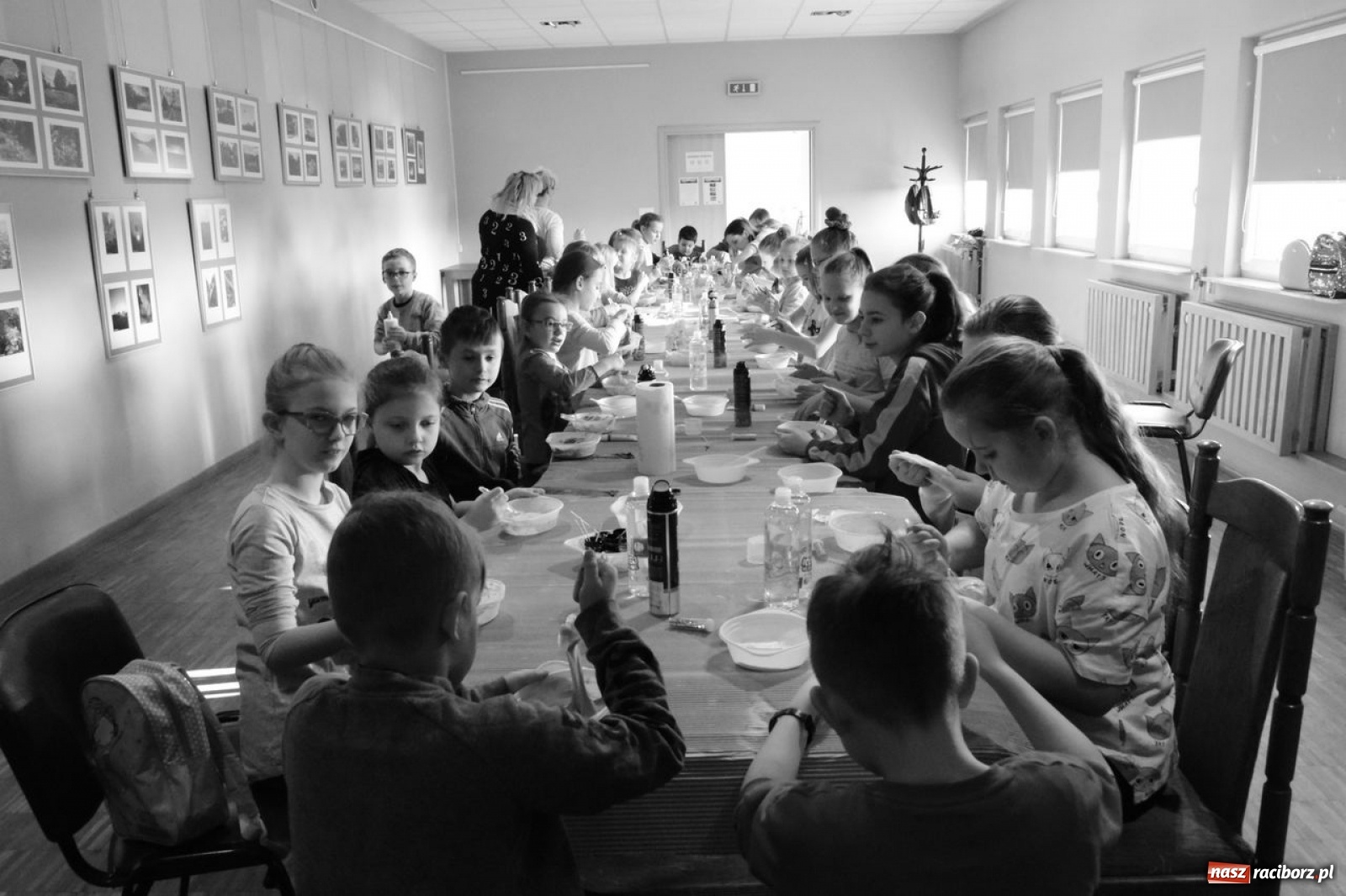 Zdjęcie w galerii na portalu naszraciborz.pl: Akcja Slime, czyli kreatywna zabawa kolorami w Kuźni Kultury wiadomości z regionu