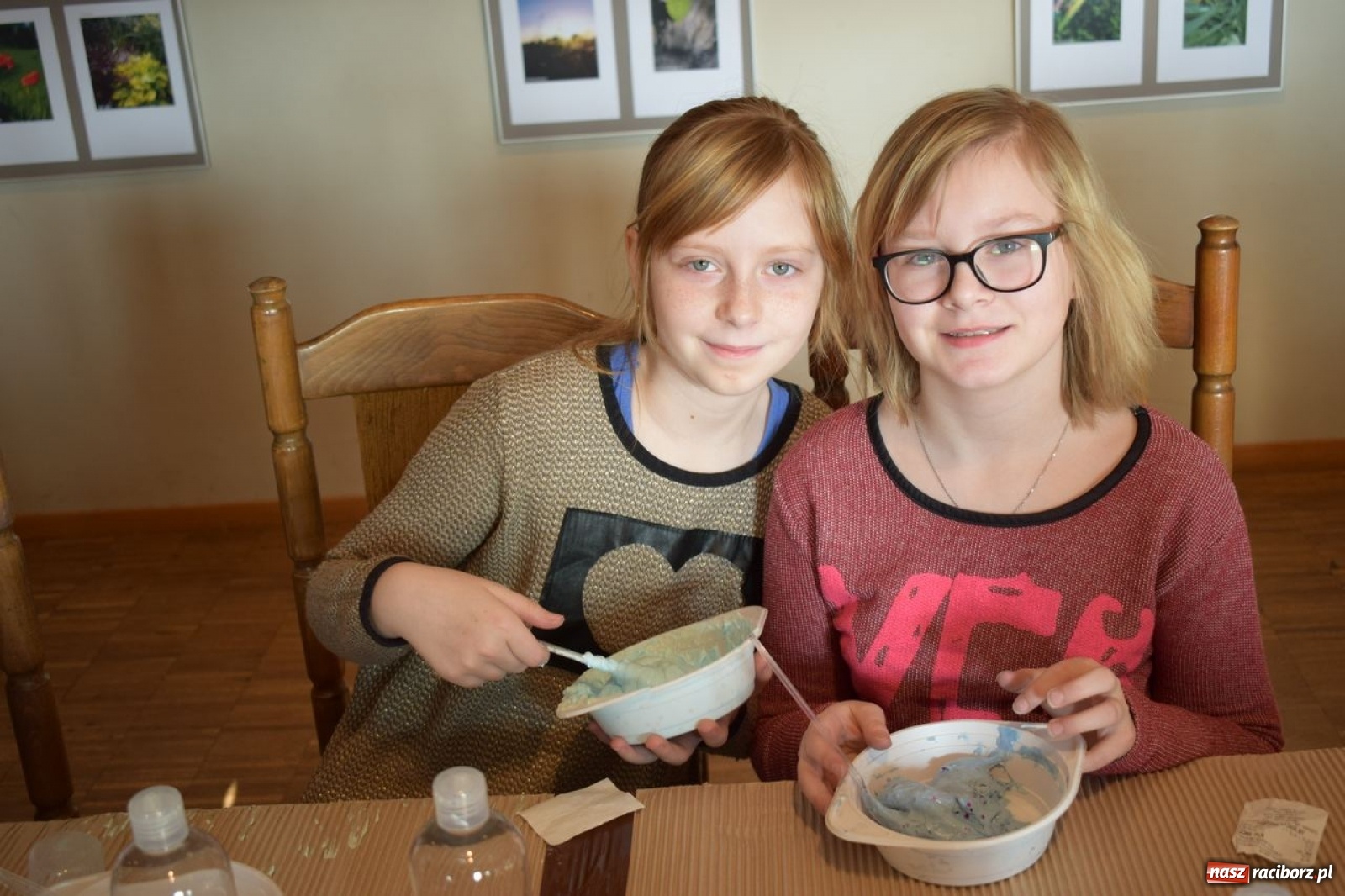 Zdjęcie w galerii na portalu naszraciborz.pl: Akcja Slime, czyli kreatywna zabawa kolorami w Kuźni Kultury wiadomości z regionu