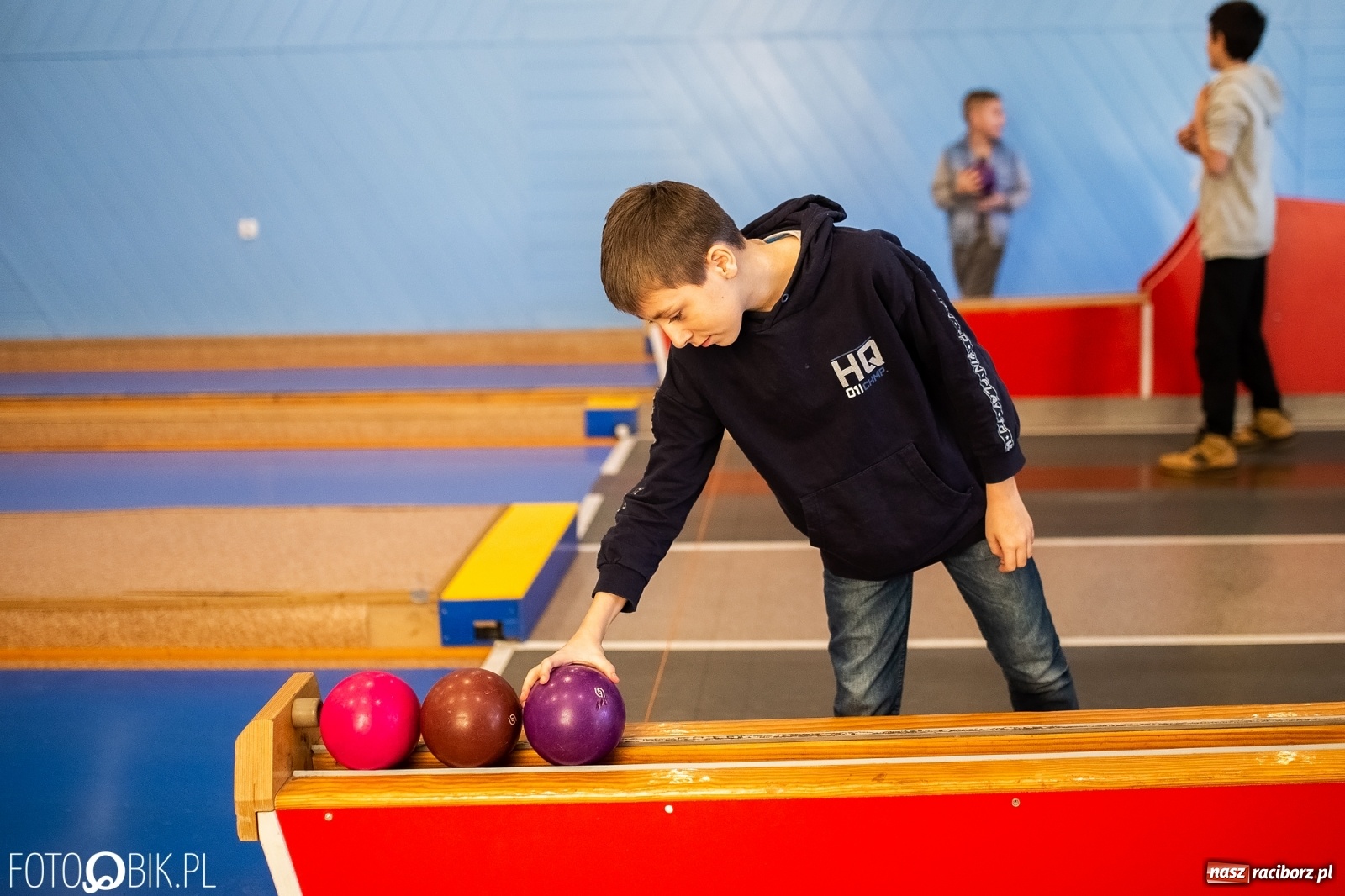 Zdjęcie w galerii na portalu naszraciborz.pl: Kręgielnia pełna zabawy. Zawody przy Zamkowej [FOTO] wiadomości z regionu