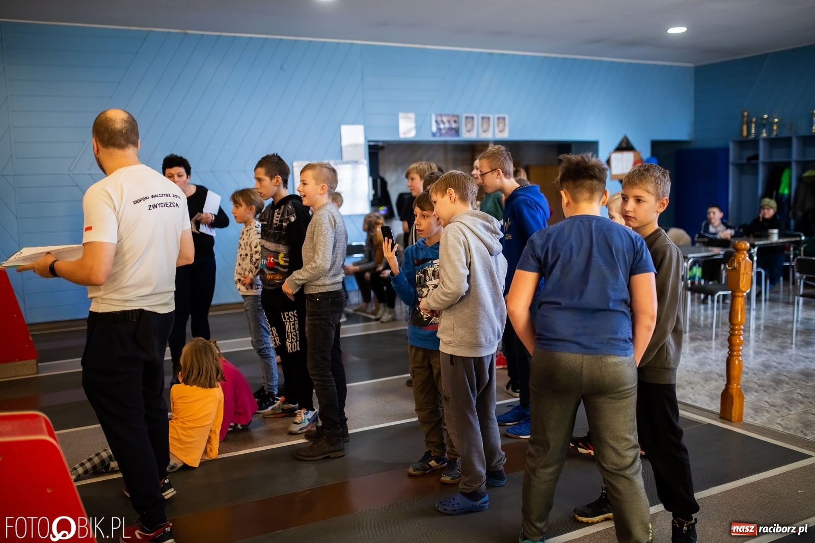 Zdjęcie w galerii na portalu naszraciborz.pl: Kręgielnia pełna zabawy. Zawody przy Zamkowej [FOTO] wiadomości z regionu