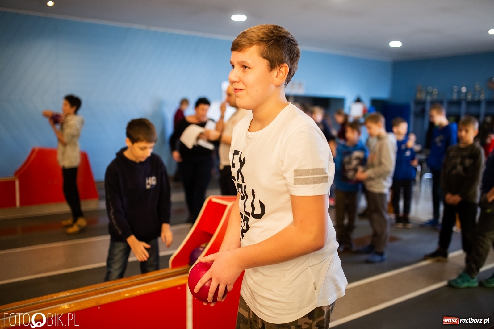 Zdjęcie w galerii na portalu naszraciborz.pl: Kręgielnia pełna zabawy. Zawody przy Zamkowej [FOTO] wiadomości z regionu