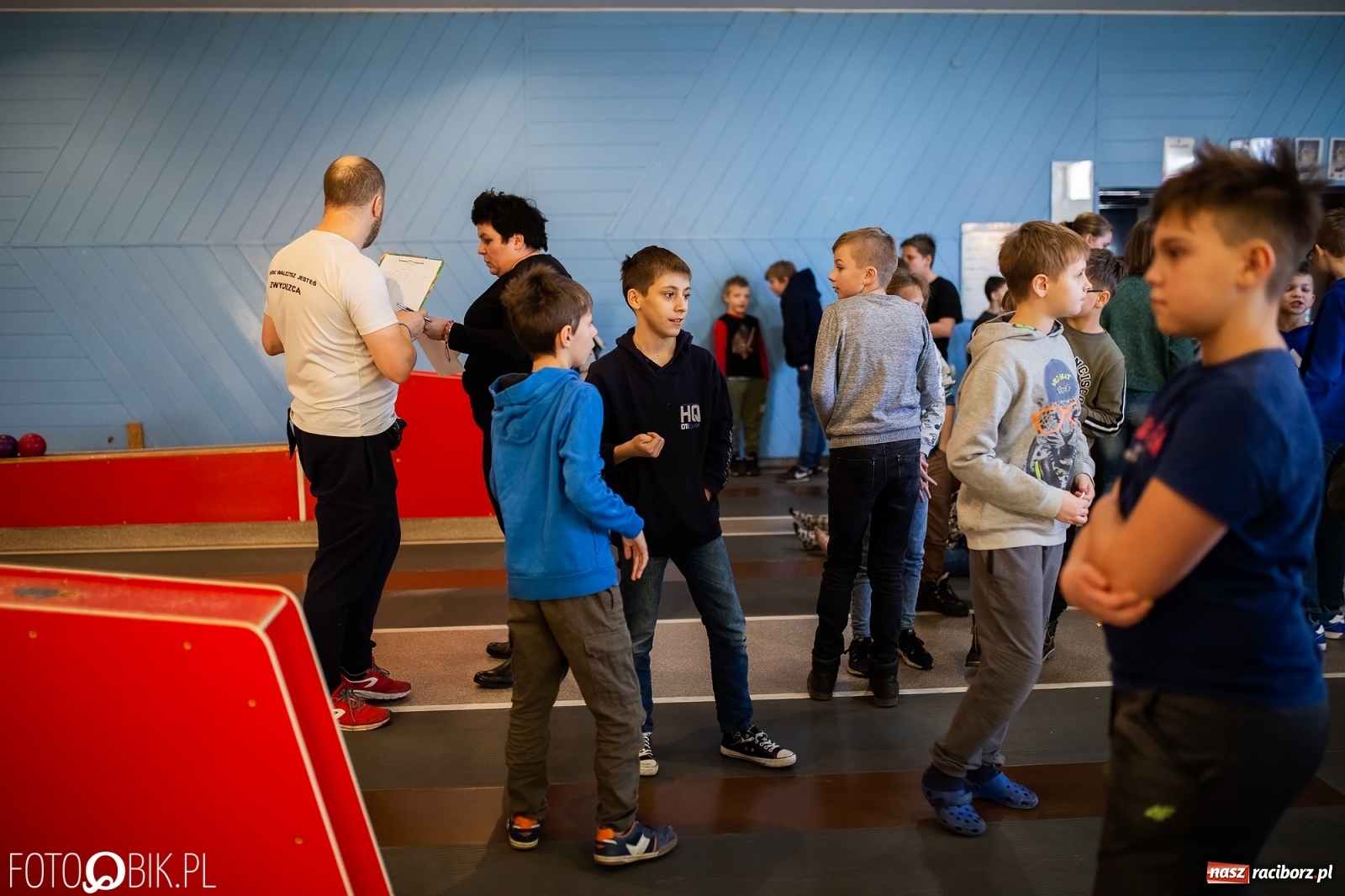 Zdjęcie w galerii na portalu naszraciborz.pl: Kręgielnia pełna zabawy. Zawody przy Zamkowej [FOTO] wiadomości z regionu