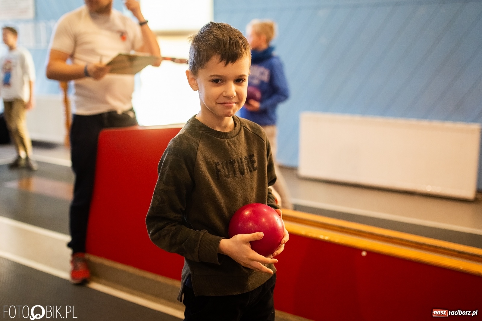 Zdjęcie w galerii na portalu naszraciborz.pl: Kręgielnia pełna zabawy. Zawody przy Zamkowej [FOTO] wiadomości z regionu
