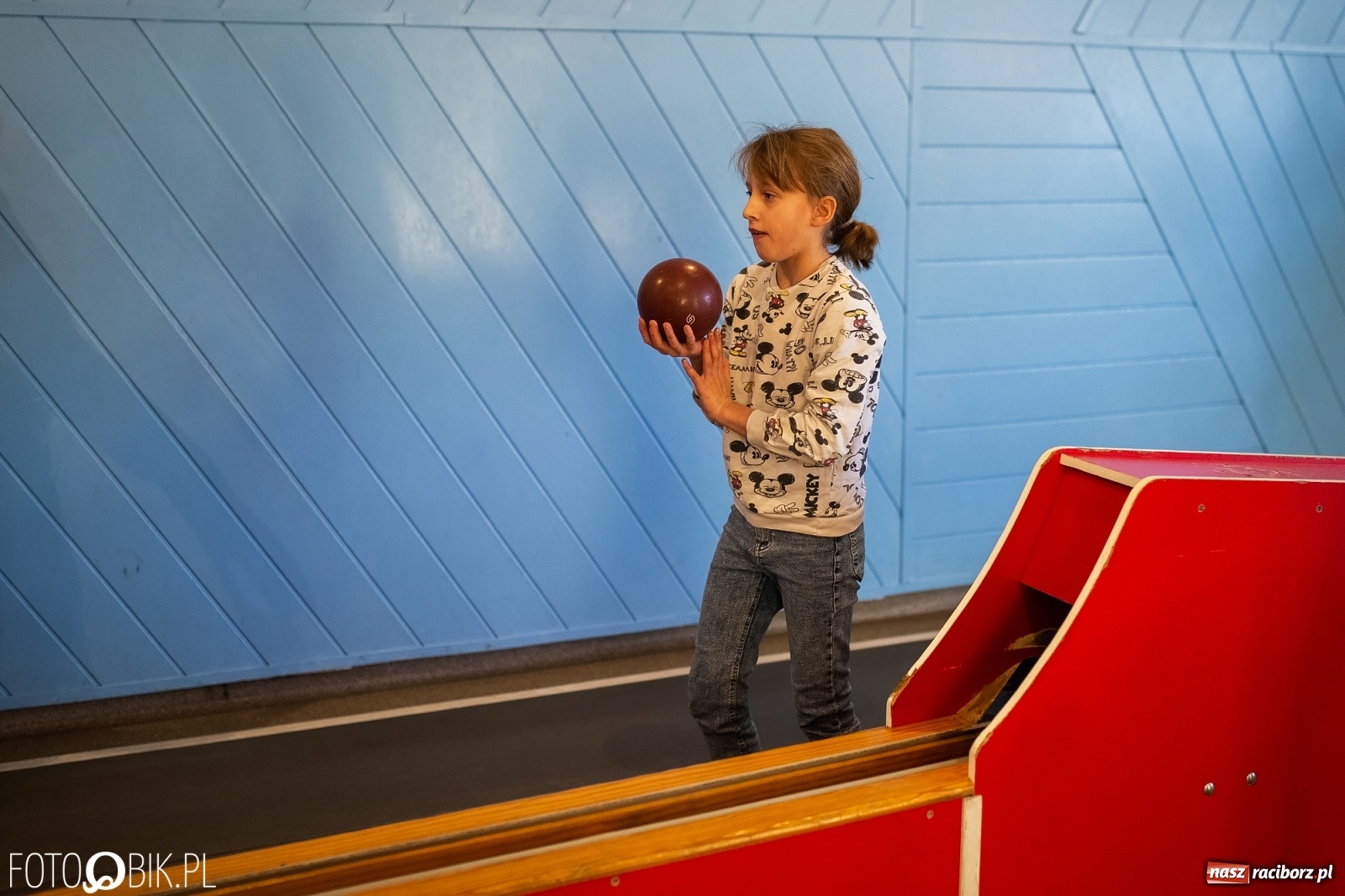 Zdjęcie w galerii na portalu naszraciborz.pl: Kręgielnia pełna zabawy. Zawody przy Zamkowej [FOTO] wiadomości z regionu