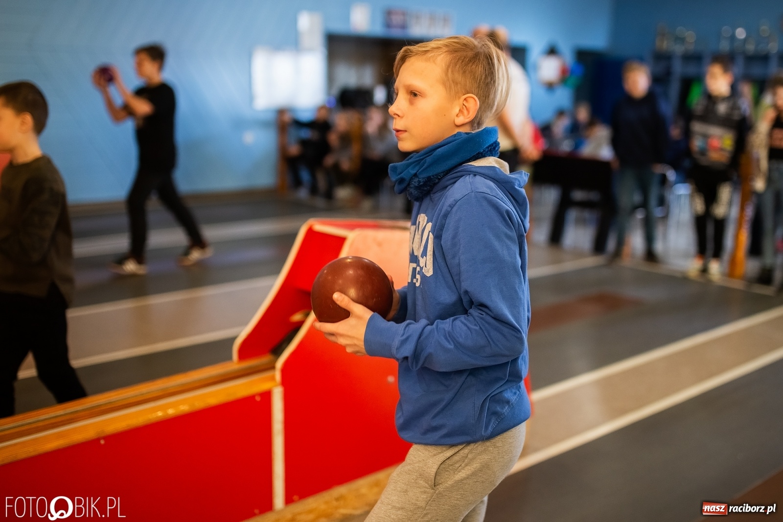 Zdjęcie w galerii na portalu naszraciborz.pl: Kręgielnia pełna zabawy. Zawody przy Zamkowej [FOTO] wiadomości z regionu