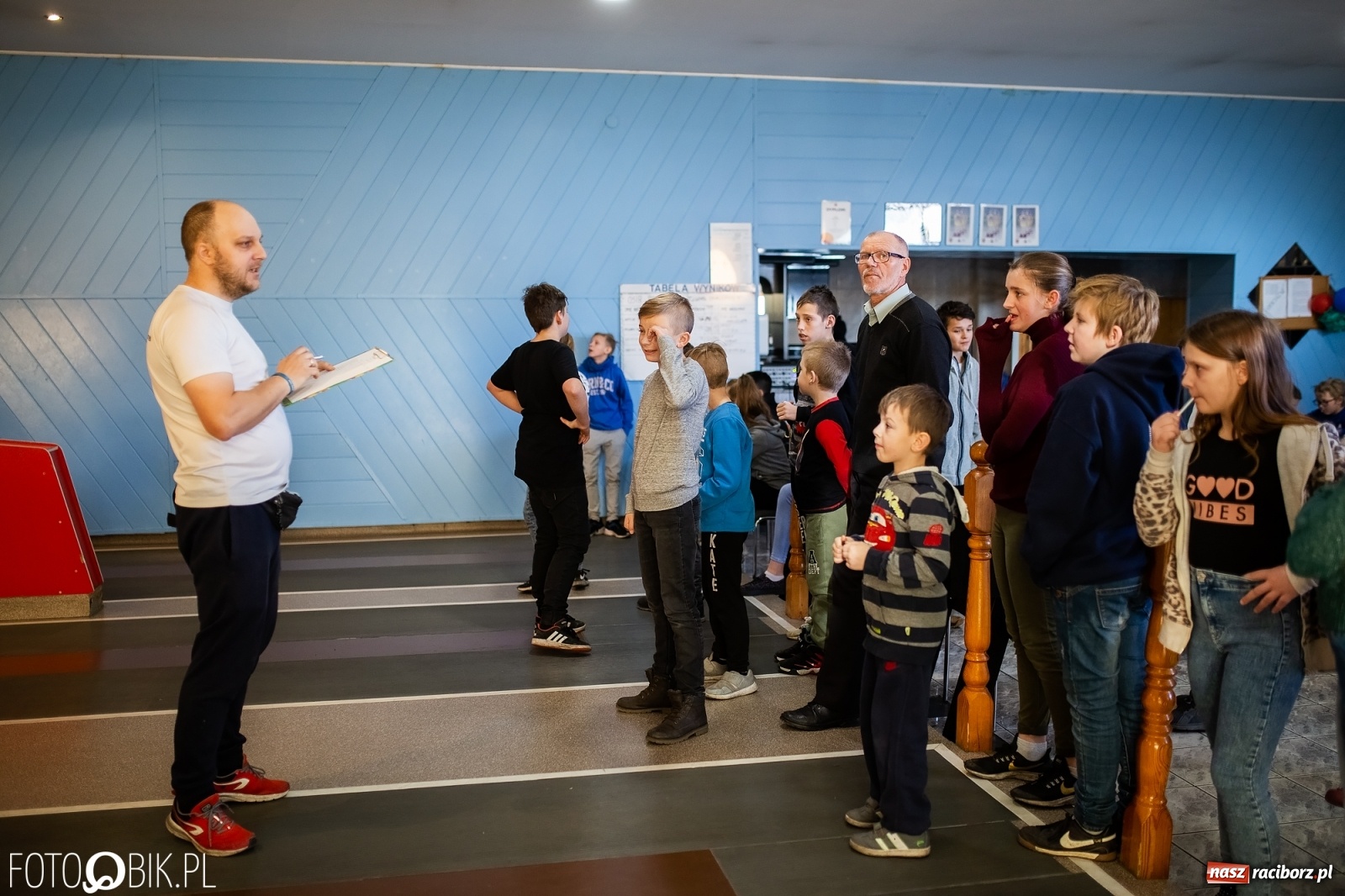 Zdjęcie w galerii na portalu naszraciborz.pl: Kręgielnia pełna zabawy. Zawody przy Zamkowej [FOTO] wiadomości z regionu