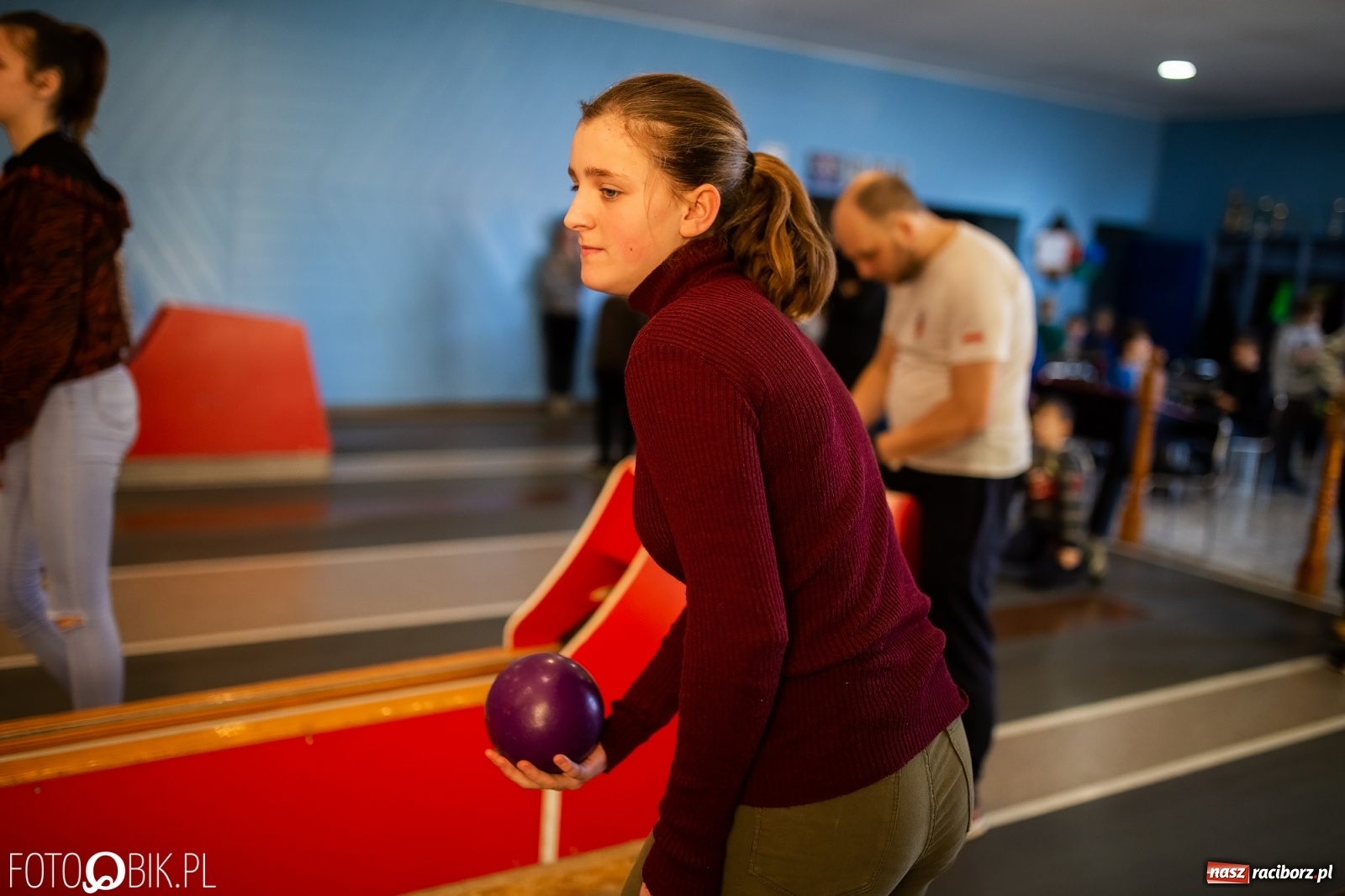 Zdjęcie w galerii na portalu naszraciborz.pl: Kręgielnia pełna zabawy. Zawody przy Zamkowej [FOTO] wiadomości z regionu