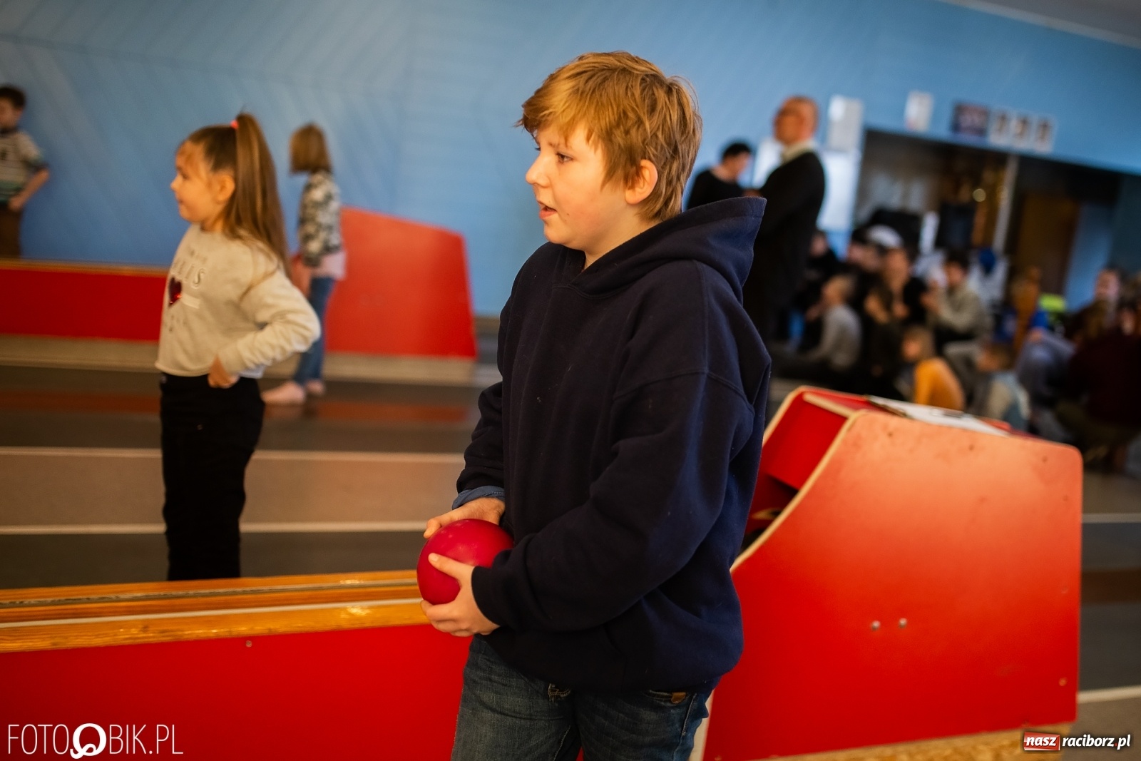 Zdjęcie w galerii na portalu naszraciborz.pl: Kręgielnia pełna zabawy. Zawody przy Zamkowej [FOTO] wiadomości z regionu