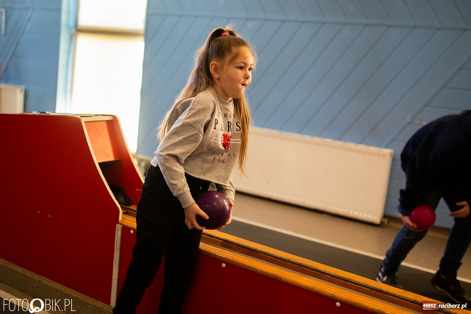 Zdjęcie w galerii na portalu naszraciborz.pl: Kręgielnia pełna zabawy. Zawody przy Zamkowej [FOTO] wiadomości z regionu