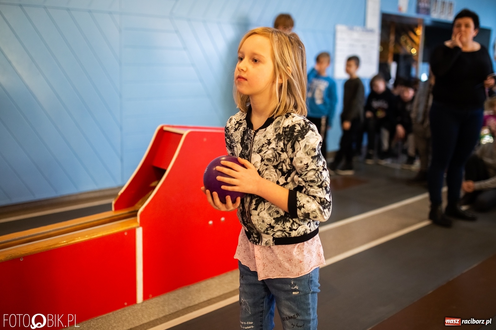 Zdjęcie w galerii na portalu naszraciborz.pl: Kręgielnia pełna zabawy. Zawody przy Zamkowej [FOTO] wiadomości z regionu