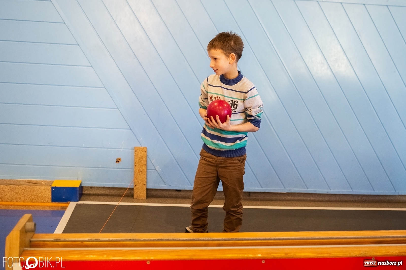 Zdjęcie w galerii na portalu naszraciborz.pl: Kręgielnia pełna zabawy. Zawody przy Zamkowej [FOTO] wiadomości z regionu