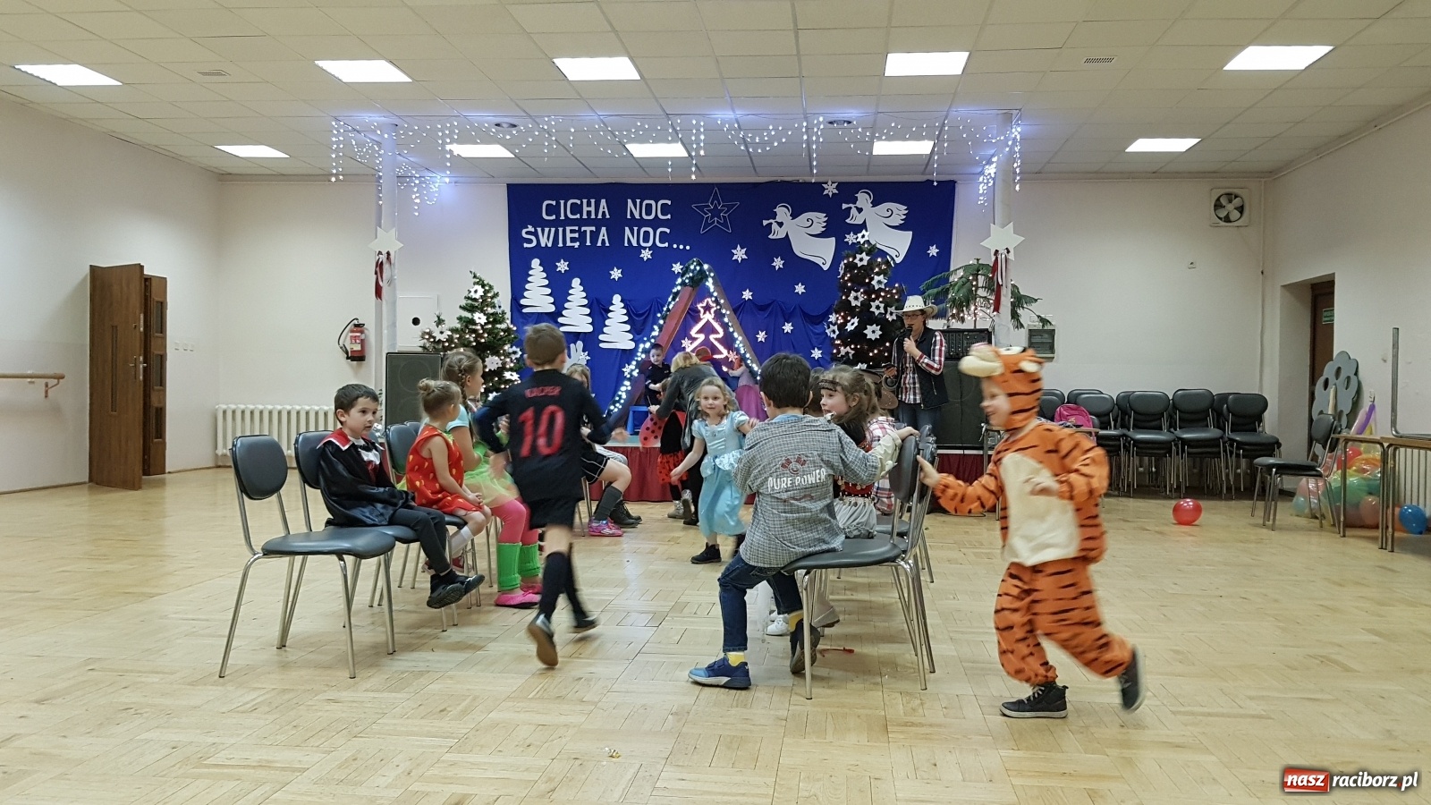 Zdjęcie w galerii na portalu naszraciborz.pl: Dziecięcy bal przebierańców w Bojanowie wiadomości z regionu