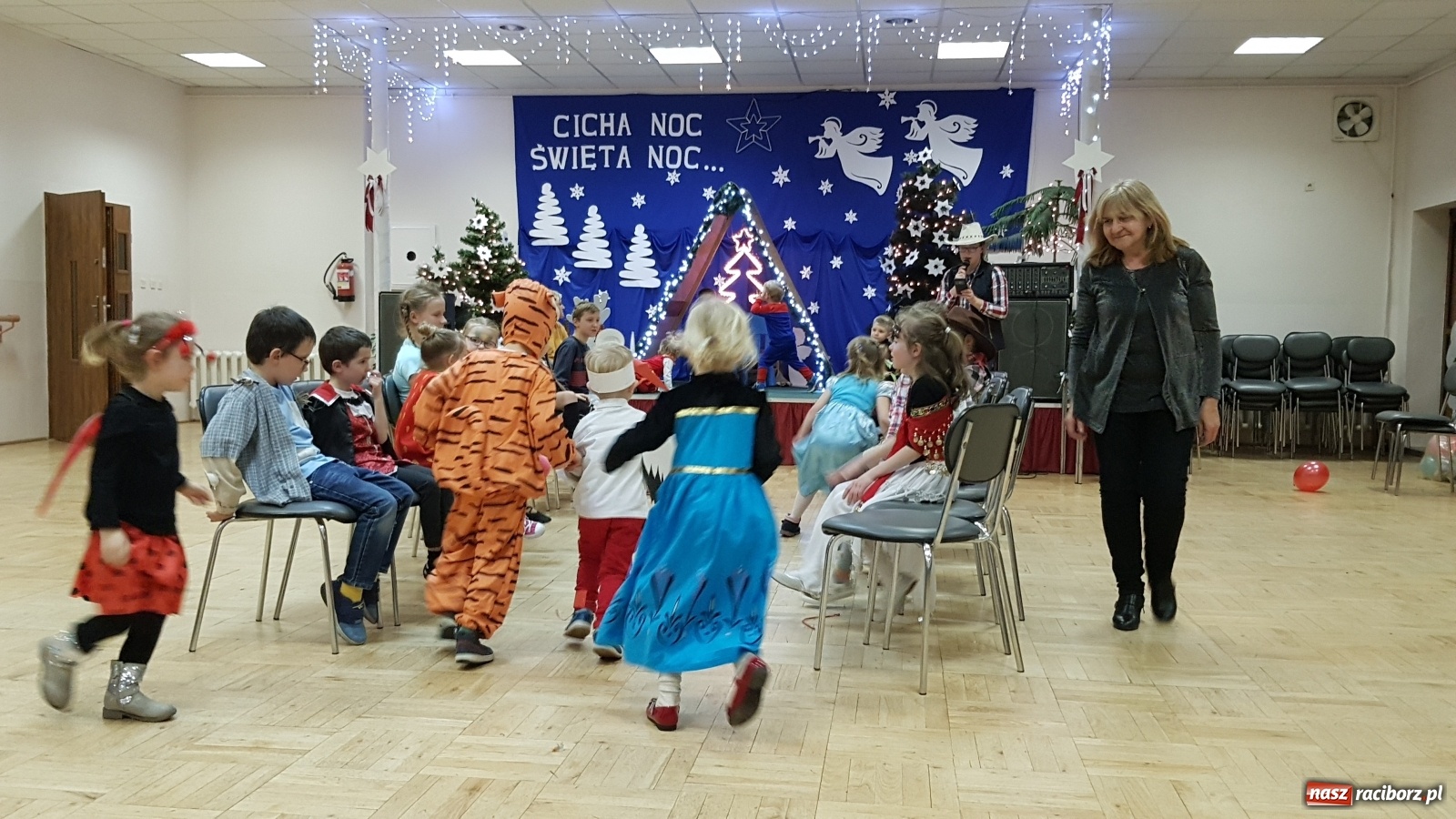 Zdjęcie w galerii na portalu naszraciborz.pl: Dziecięcy bal przebierańców w Bojanowie wiadomości z regionu