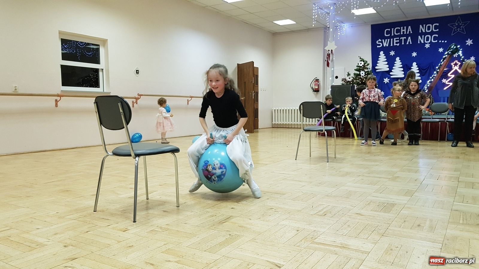 Zdjęcie w galerii na portalu naszraciborz.pl: Dziecięcy bal przebierańców w Bojanowie wiadomości z regionu