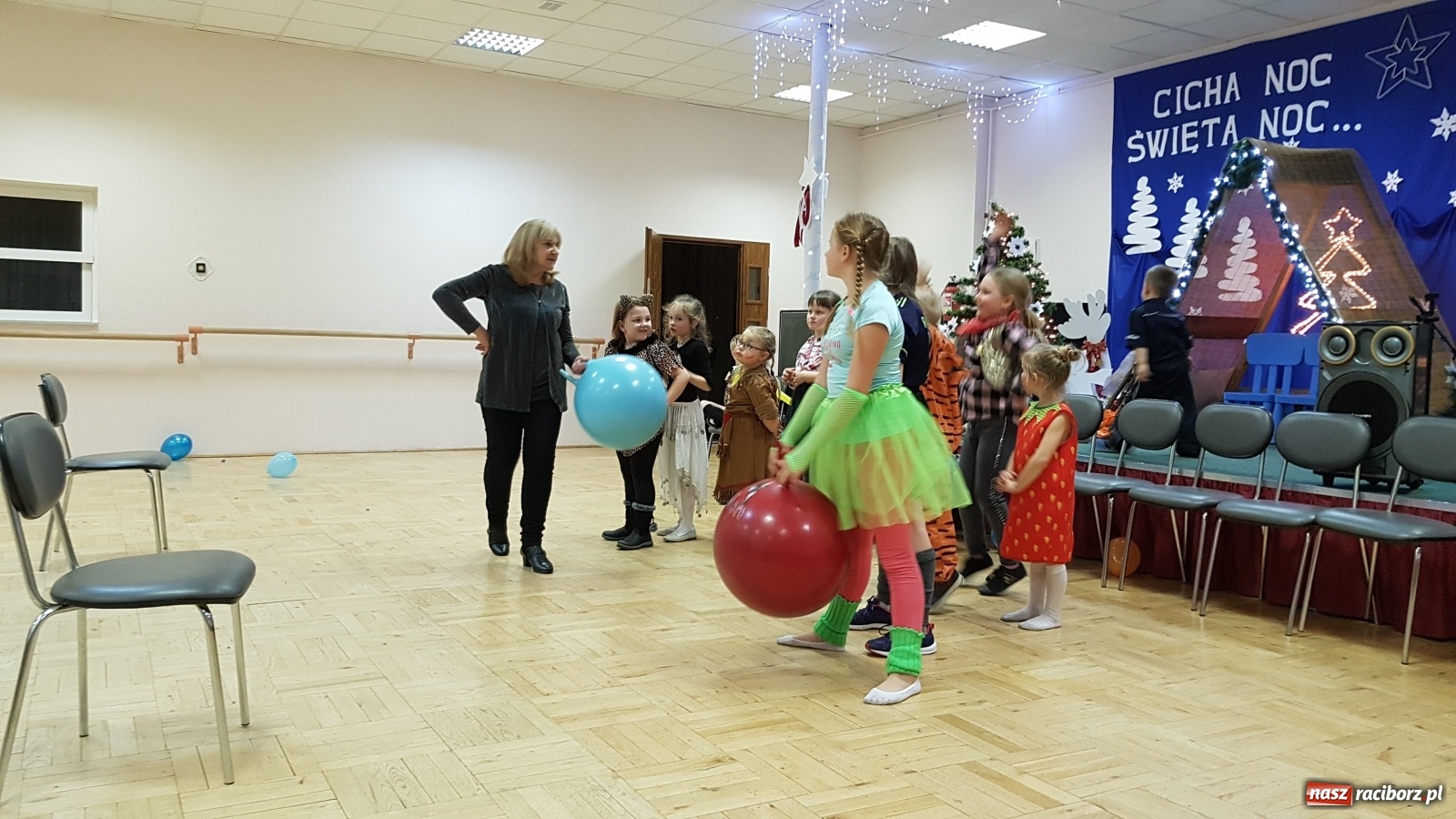 Zdjęcie w galerii na portalu naszraciborz.pl: Dziecięcy bal przebierańców w Bojanowie wiadomości z regionu