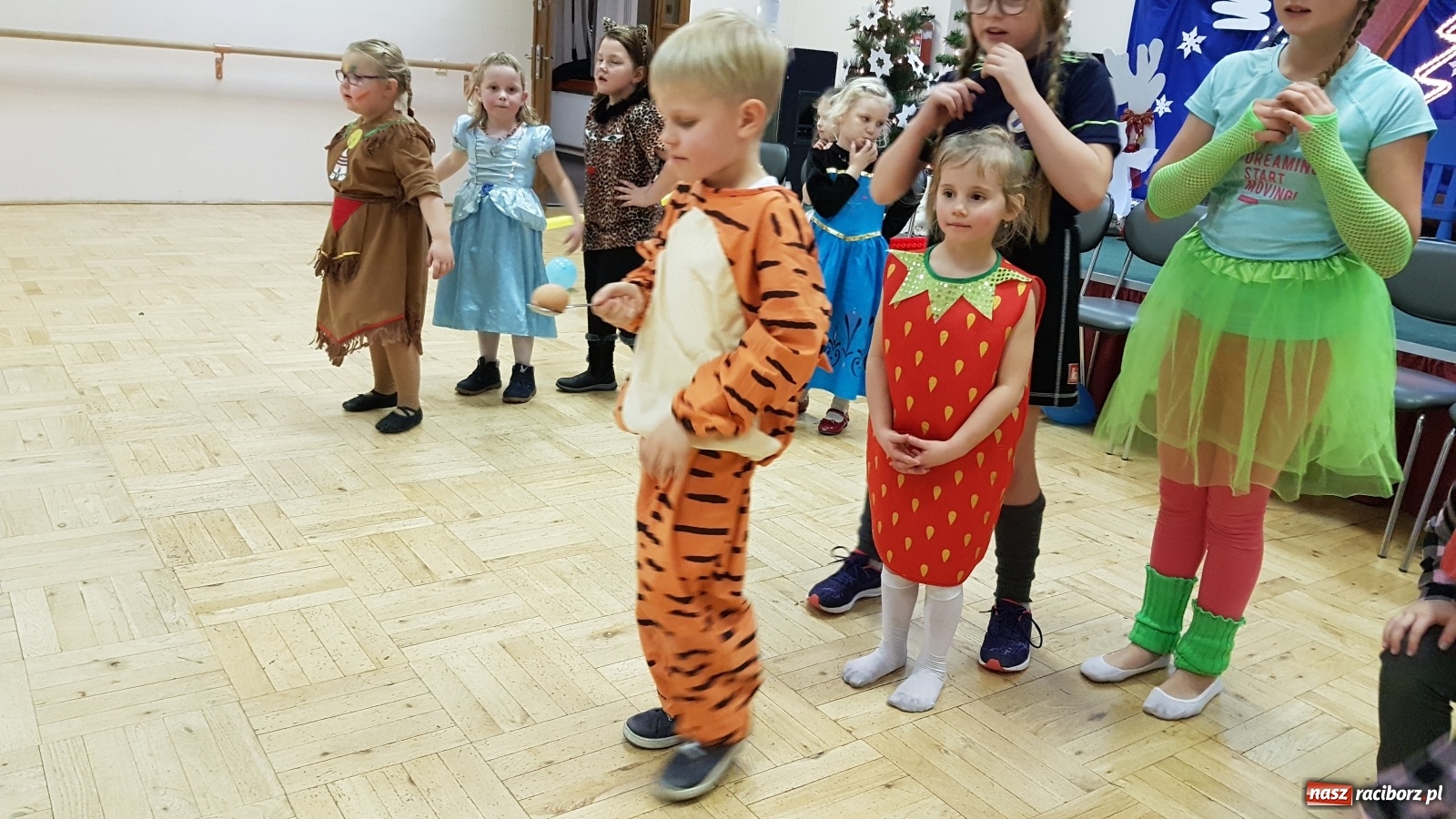 Zdjęcie w galerii na portalu naszraciborz.pl: Dziecięcy bal przebierańców w Bojanowie wiadomości z regionu