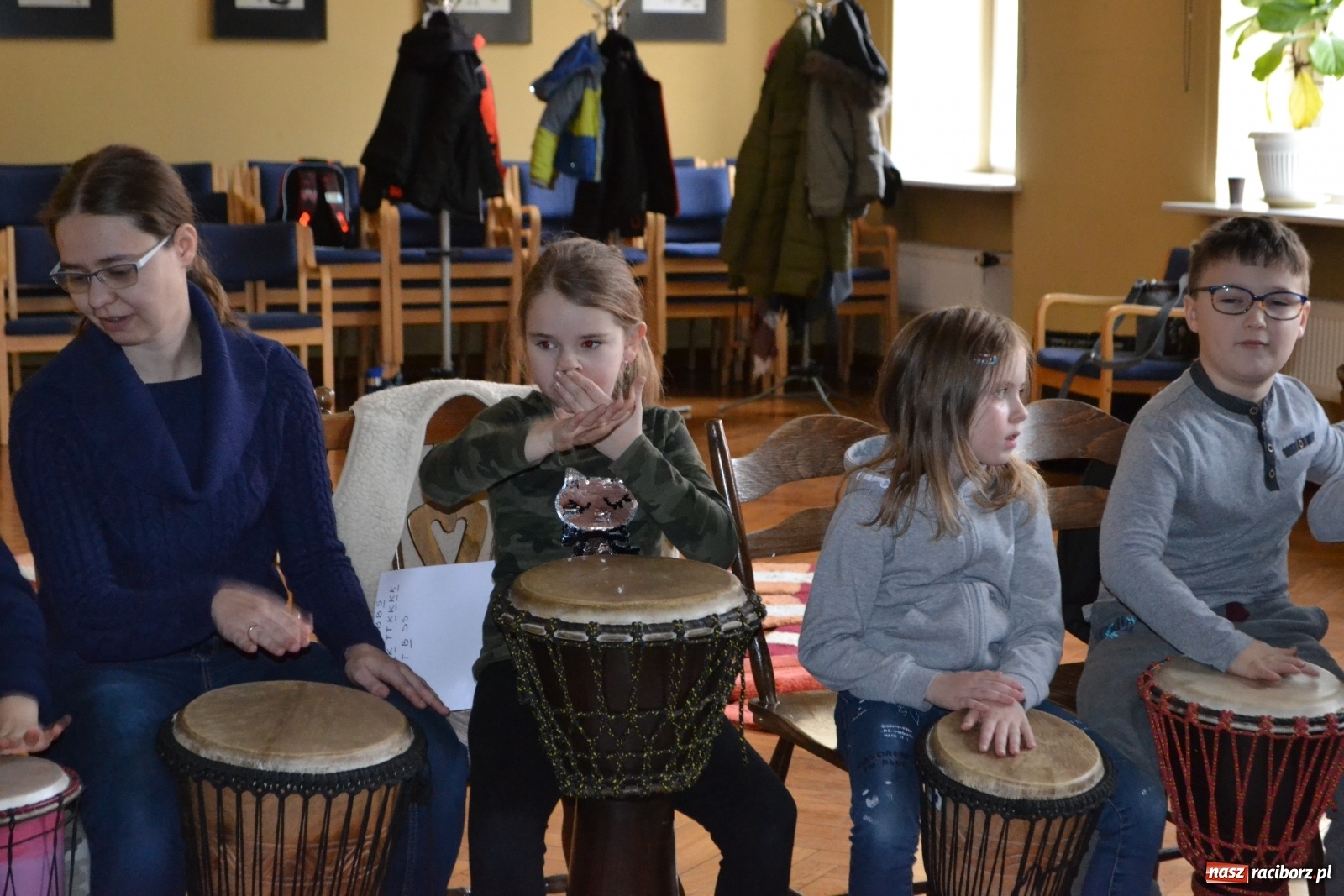 Zdjęcie w galerii na portalu naszraciborz.pl: Warsztaty bębniarskie w RCK wiadomości z regionu