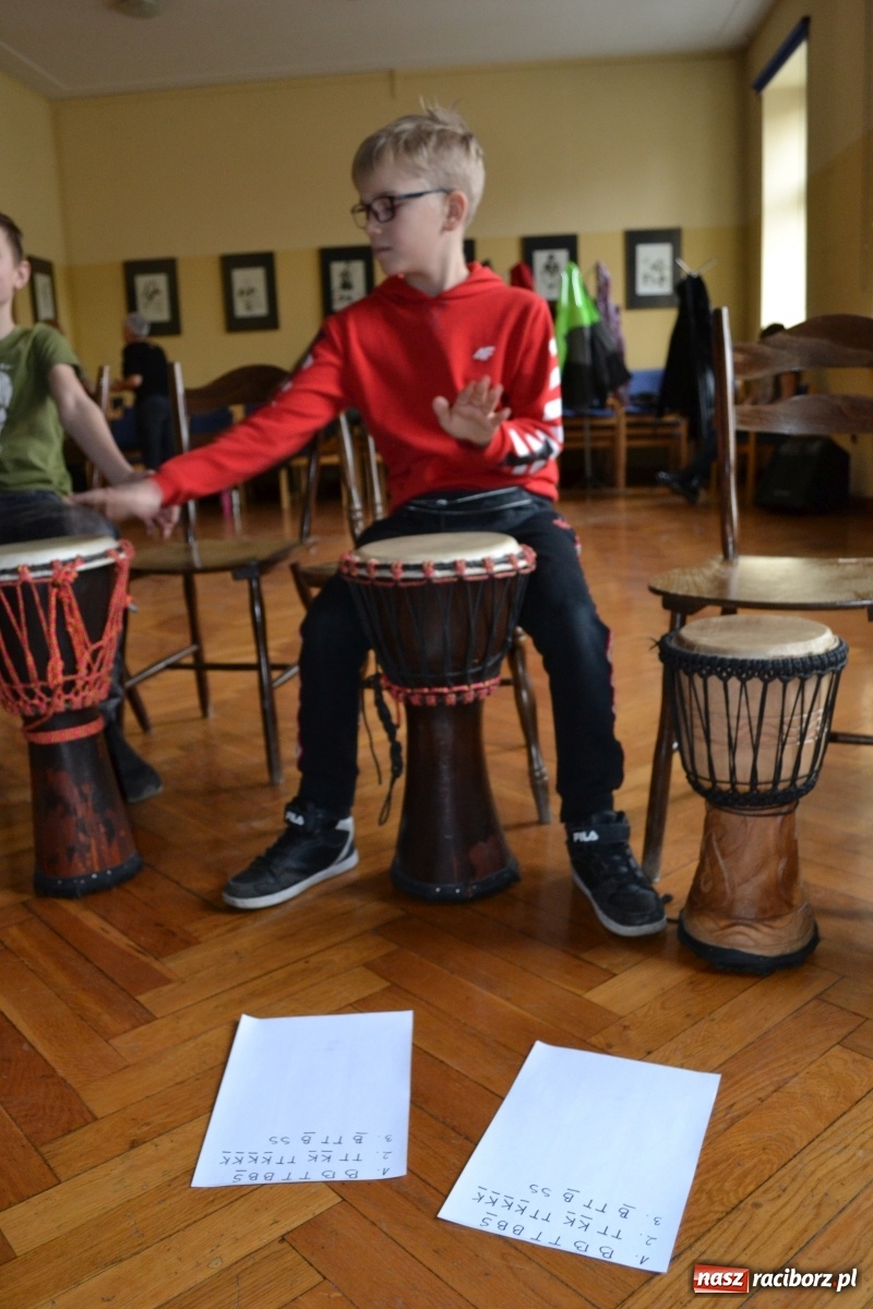 Zdjęcie w galerii na portalu naszraciborz.pl: Warsztaty bębniarskie w RCK wiadomości z regionu