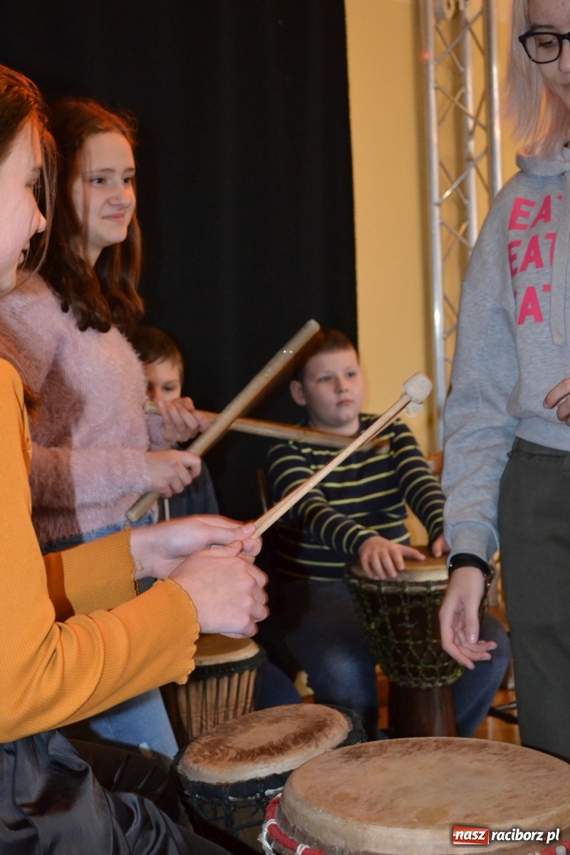 Zdjęcie w galerii na portalu naszraciborz.pl: Warsztaty bębniarskie w RCK wiadomości z regionu