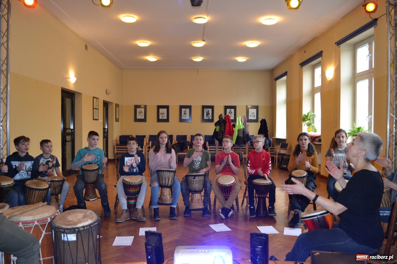 Zdjęcie w galerii na portalu naszraciborz.pl: Warsztaty bębniarskie w RCK wiadomości z regionu