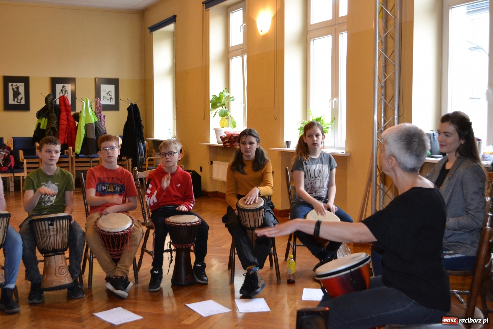 Zdjęcie w galerii na portalu naszraciborz.pl: Warsztaty bębniarskie w RCK wiadomości z regionu