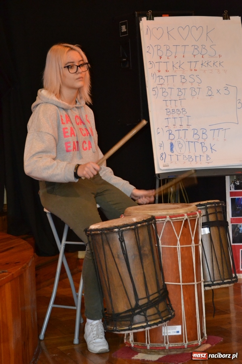 Zdjęcie w galerii na portalu naszraciborz.pl: Warsztaty bębniarskie w RCK wiadomości z regionu