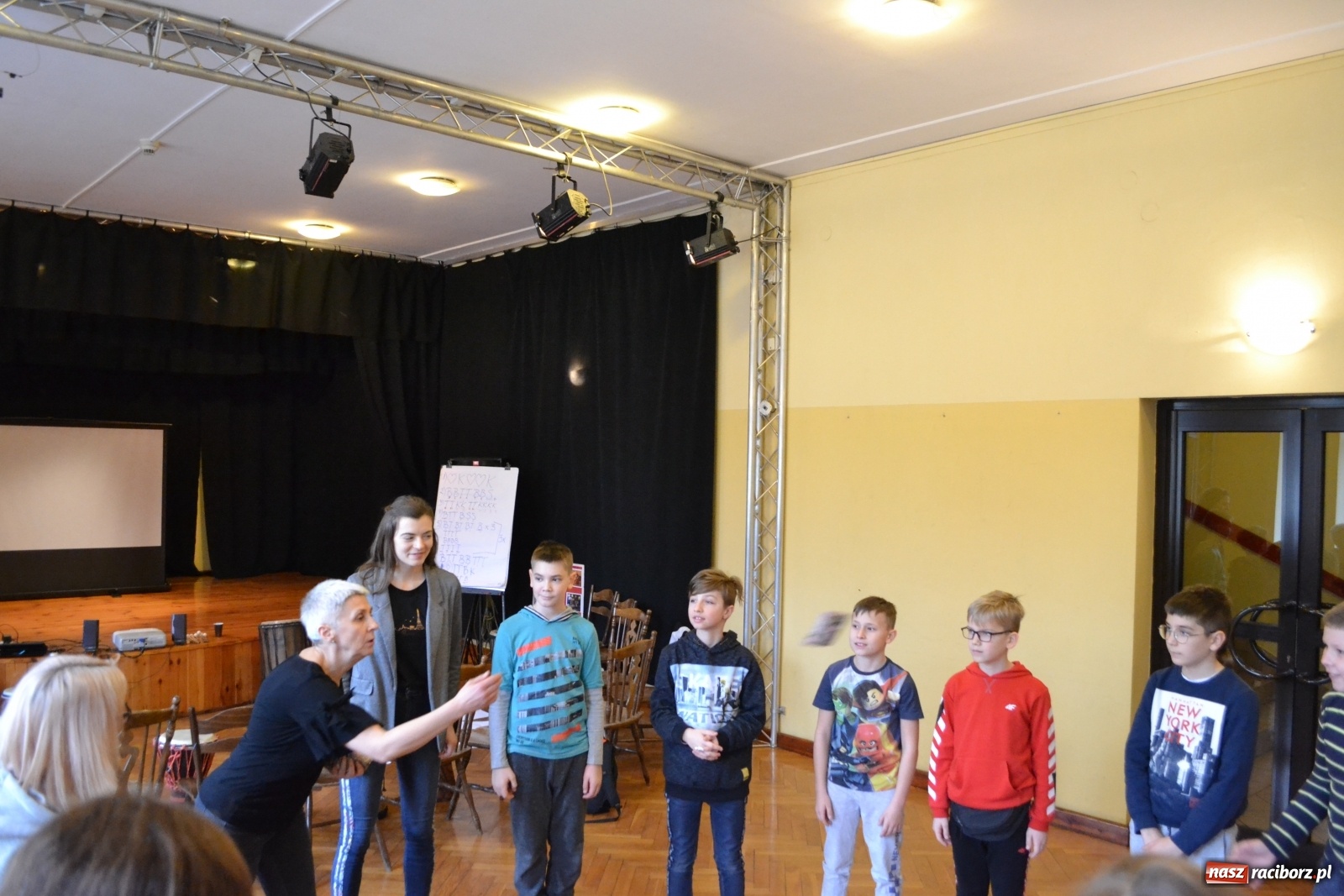 Zdjęcie w galerii na portalu naszraciborz.pl: Warsztaty bębniarskie w RCK wiadomości z regionu