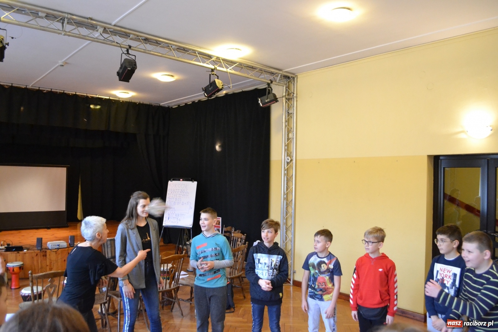 Zdjęcie w galerii na portalu naszraciborz.pl: Warsztaty bębniarskie w RCK wiadomości z regionu