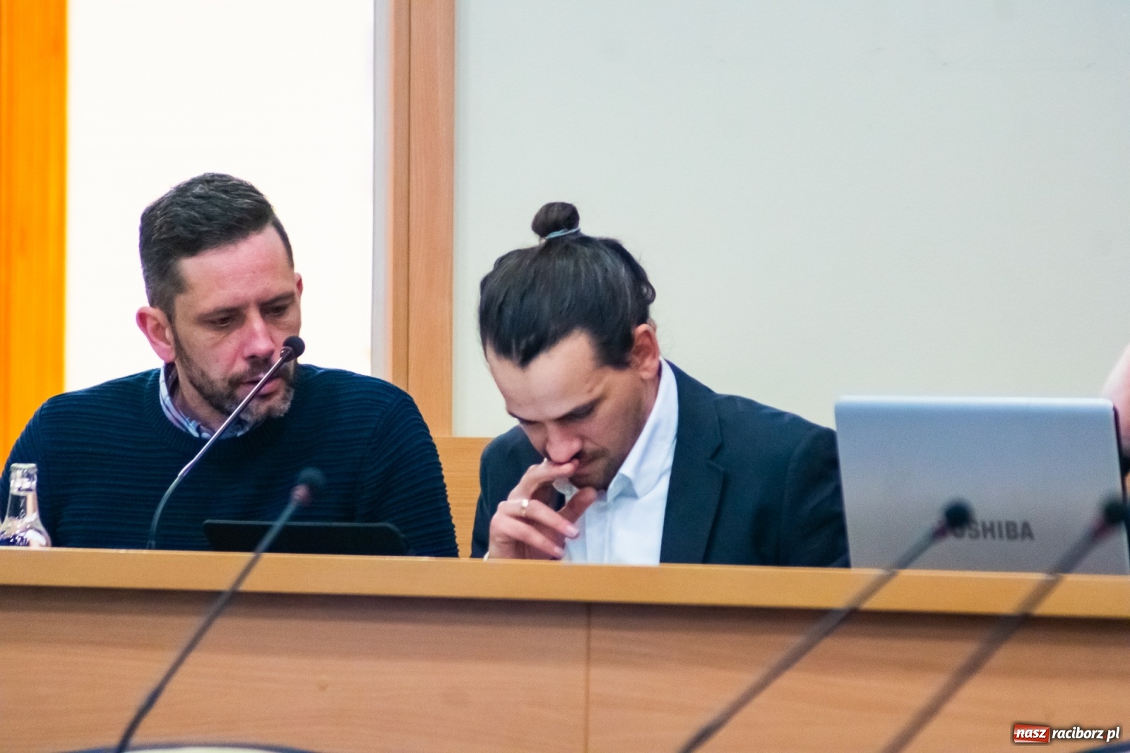 Zdjęcie w galerii na portalu naszraciborz.pl: Catering, stołówka, łyżwiarstwo i worek imprez. Obradowała komisja oświaty  wiadomości z regionu