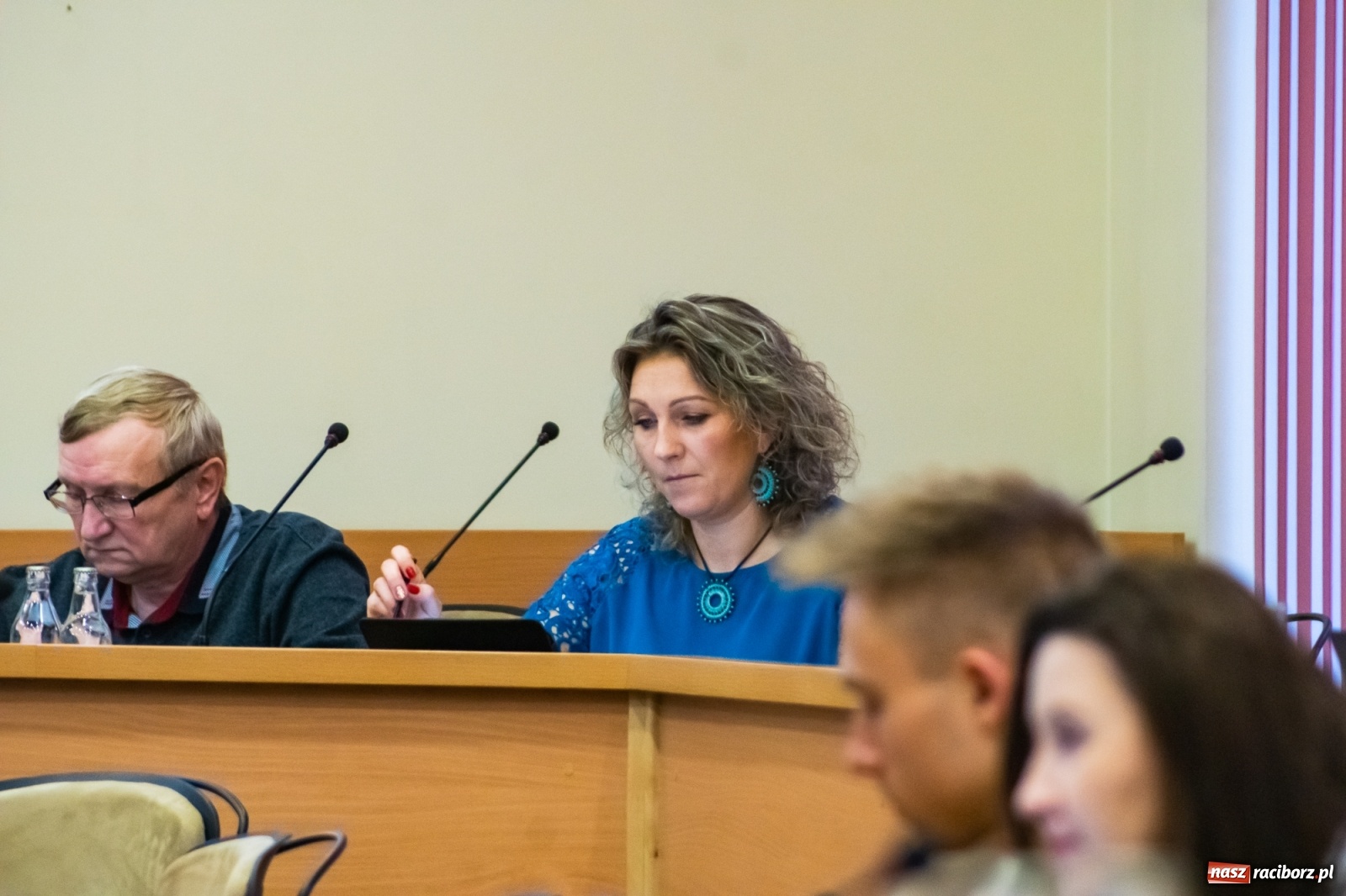 Zdjęcie w galerii na portalu naszraciborz.pl: Catering, stołówka, łyżwiarstwo i worek imprez. Obradowała komisja oświaty  wiadomości z regionu