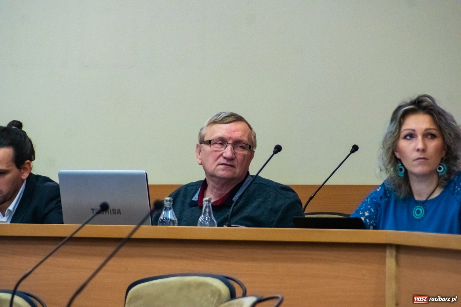 Zdjęcie w galerii na portalu naszraciborz.pl: Catering, stołówka, łyżwiarstwo i worek imprez. Obradowała komisja oświaty  wiadomości z regionu