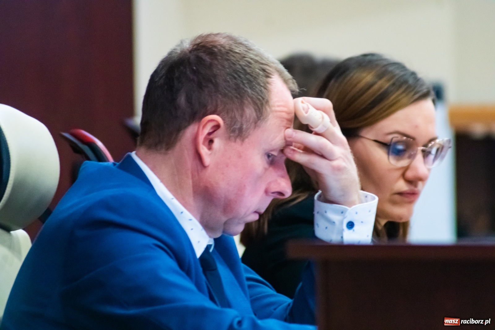 Zdjęcie w galerii na portalu naszraciborz.pl: Catering, stołówka, łyżwiarstwo i worek imprez. Obradowała komisja oświaty  wiadomości z regionu