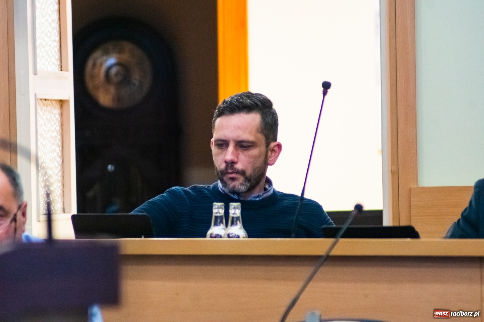 Zdjęcie w galerii na portalu naszraciborz.pl: Catering, stołówka, łyżwiarstwo i worek imprez. Obradowała komisja oświaty  wiadomości z regionu