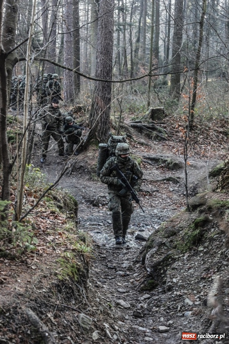 Zdjęcie w galerii na portalu naszraciborz.pl: Nauczyciel spędza ferie ucząc terytorialsów wiadomości z regionu