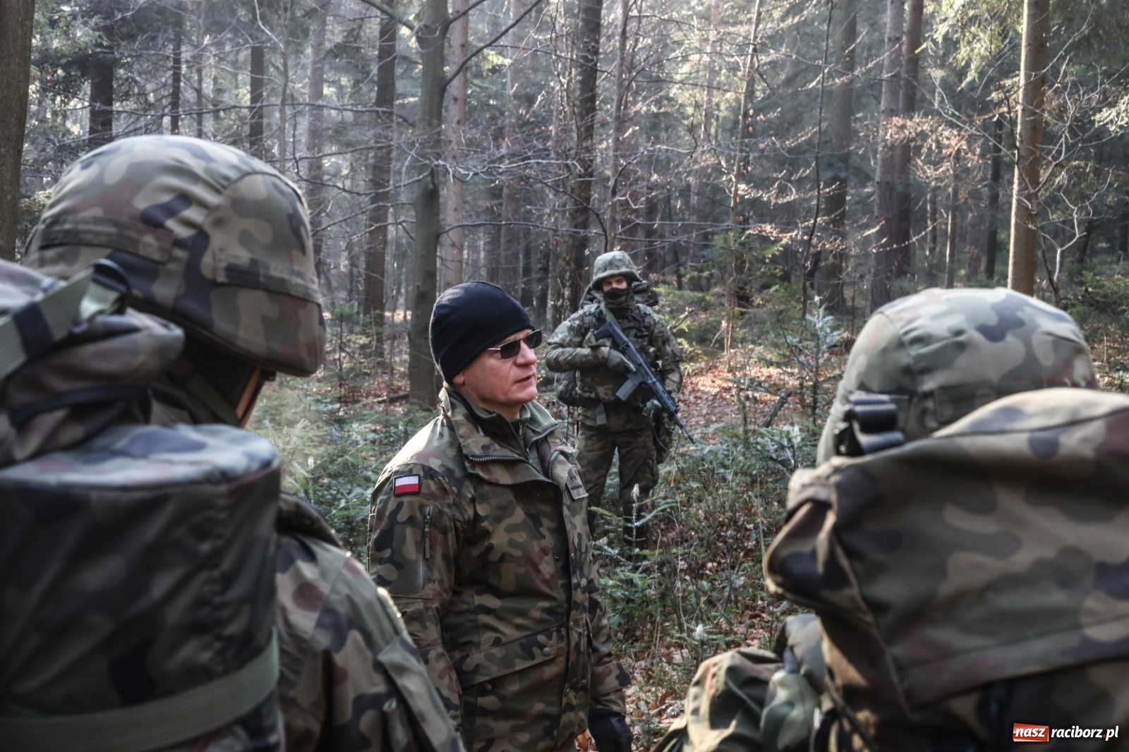Zdjęcie w galerii na portalu naszraciborz.pl: Nauczyciel spędza ferie ucząc terytorialsów wiadomości z regionu